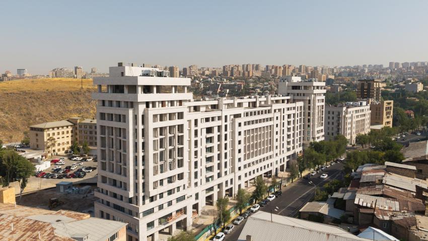 Կենտրոն վարչական շրջանում բազմաբնակարանային համալիր Պարոնյան 21 հասցեում